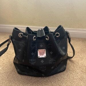 MCM small bucket shoulder bag (black)